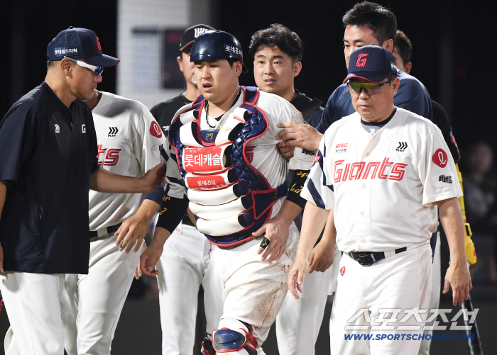 Director Kim Tae-hyung ran out, too! 8 Billion Catcher Fell Down by Collarbone Icing in Progress...Watch the progress and go to the hospital. 