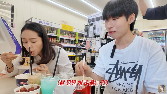 Han Ga-in, you said you ate 10 ramen in your life...I'm eating cup ramen from a convenience store