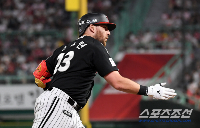 He had three hits and three RBIs, including a triple yesterday and a two-base hit for the second consecutive day. The feeling of hitting naturally  is to help the explosive team of filial foreigners