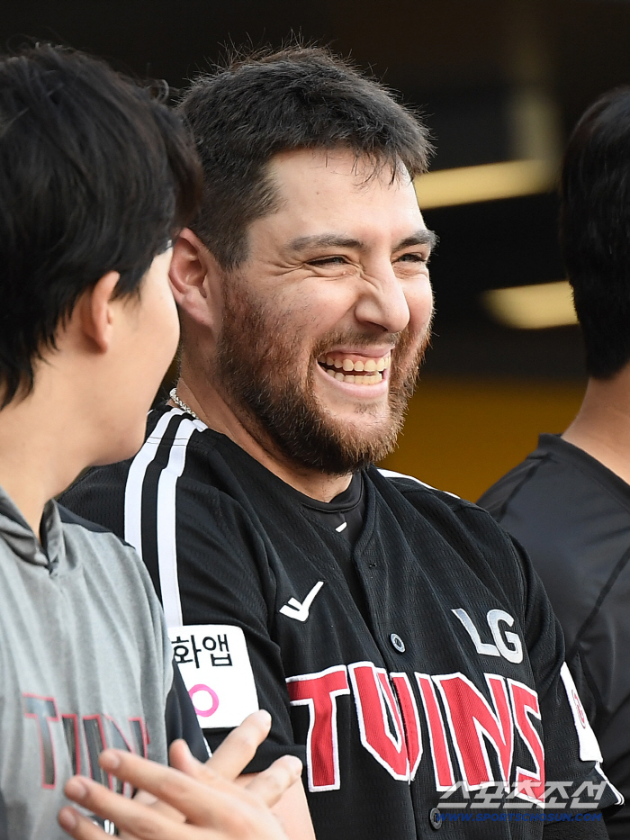 He had three hits and three RBIs, including a triple yesterday and a two-base hit for the second consecutive day. The feeling of hitting naturally  is to help the explosive team of filial foreigners