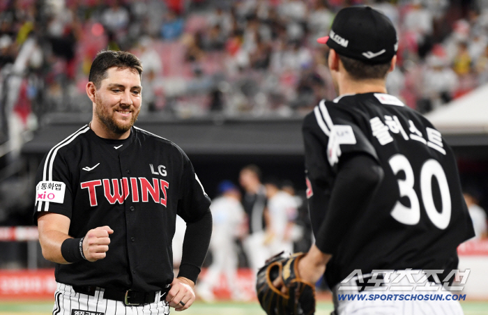 He had three hits and three RBIs, including a triple yesterday and a two-base hit for the second consecutive day. The feeling of hitting naturally  is to help the explosive team of filial foreigners