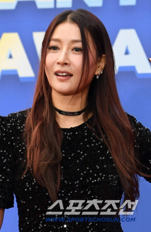 Hwangbo was investigated naked at Israel's border Take off your underwear