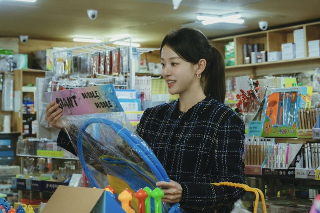 Lee Joo-myung and Kim Ji-seok's first move after admitting their romantic relationship...'My Youth' transforms into a quirky attractive actor