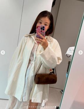 Lee Si-young, who is 8 months pregnant, tries to run the Sydney Marathon while she can't get up alone