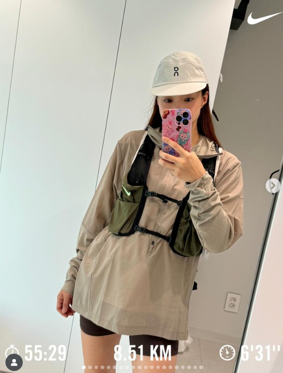 Lee Si-young, who is 8 months pregnant, tries to run the Sydney Marathon while she can't get up alone