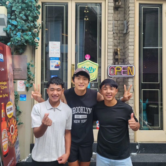 Loyal Gian 84 met Nepalese friends Tamang and Lai again...Reunion in Korea (Welcome to Korea)