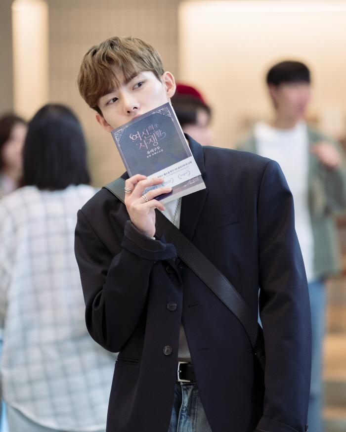 My girlfriend is a manly man, Hyunjun. Thank you for growing up and learning