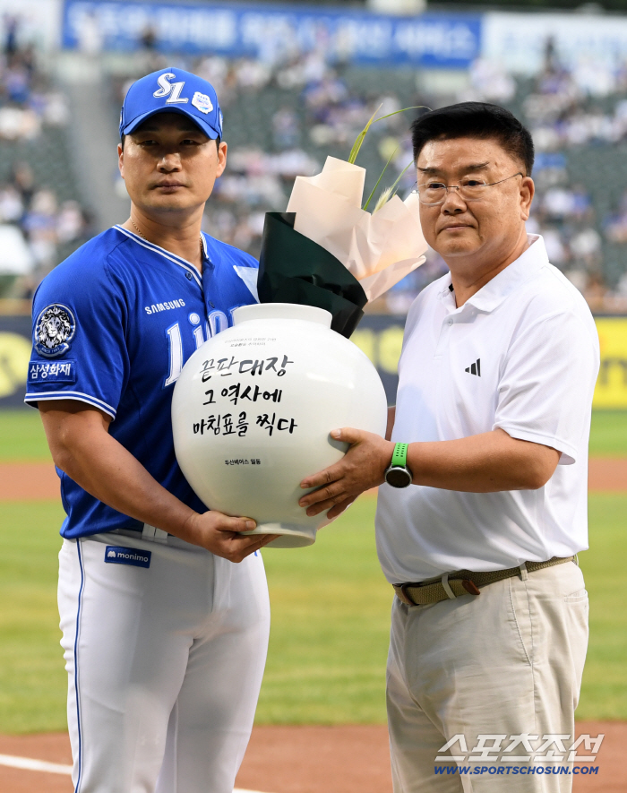 Oh Seung-hwan, the pitcher I really don't want to see → Acting President Cho Sung-hwan saw him off with a compliment.. But the opponent's batting average is 0.357?