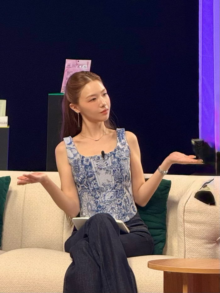 On Joo-wan ♥ Bang-min, what if your wedding dress is loose...Skinny arms. Too skinny
