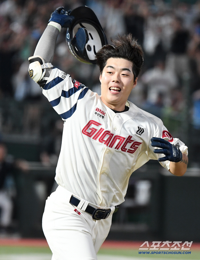 Park Chan hyung skipped and went Seungmin? That's what I did, too. The first end of my life! The pride of a 25-year-old giant hero, I'm Lotte's main hitter 