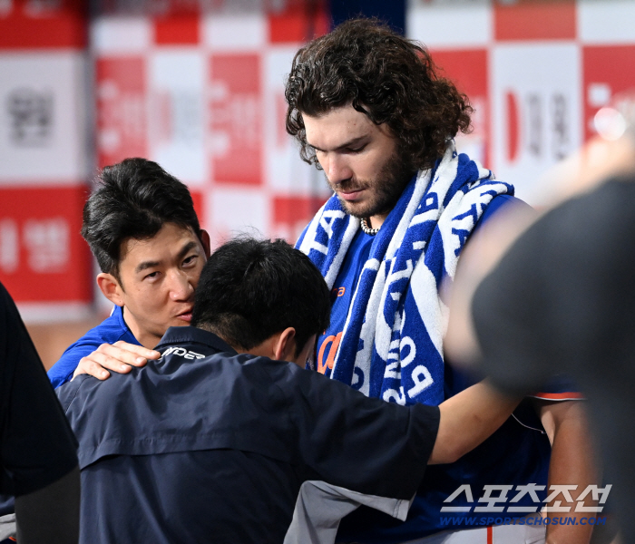  Fonce and Choi Jae-hoon after pitching