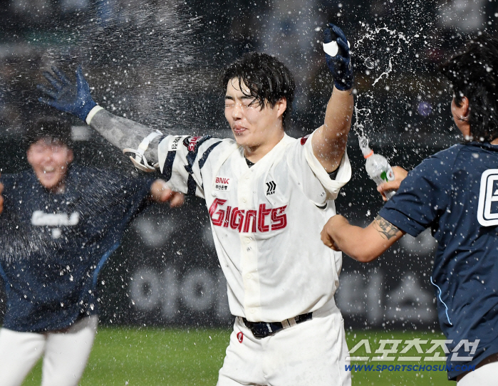  Go Seungmin, a thrilling water shower