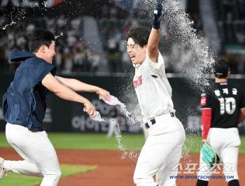  Go Seungmin, a thrilling water shower