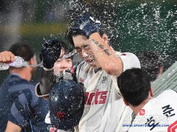  Go Seungmin, a thrilling water shower