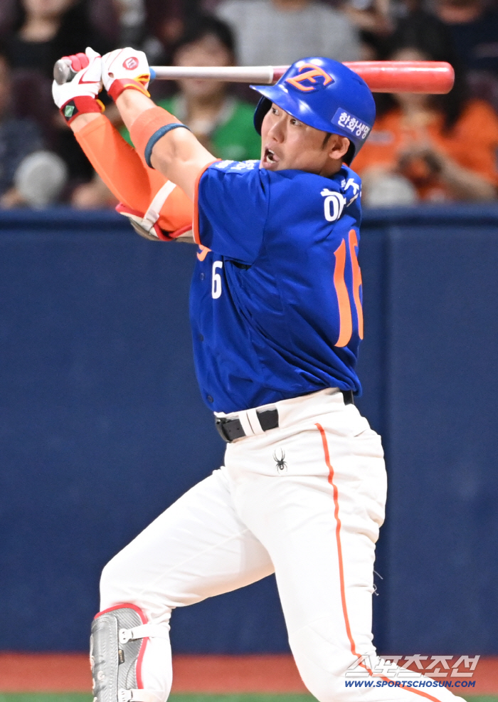  Ha Joo-seok makes a timely RBI