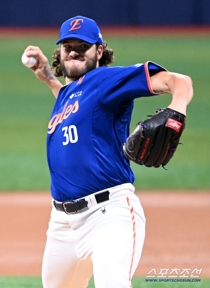  Hanwha starter Ponce's hard throw