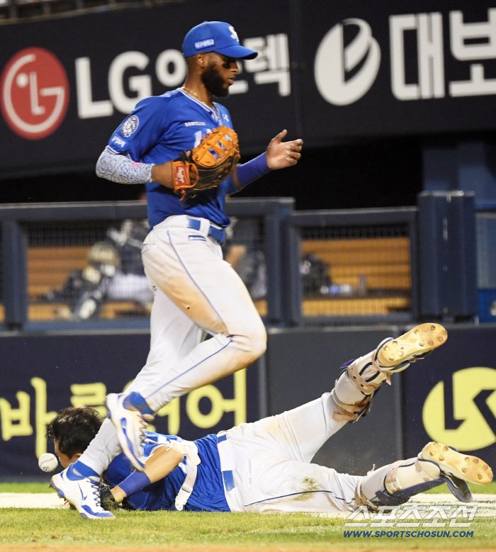  I should've caught Lee Byung Hun's bunt