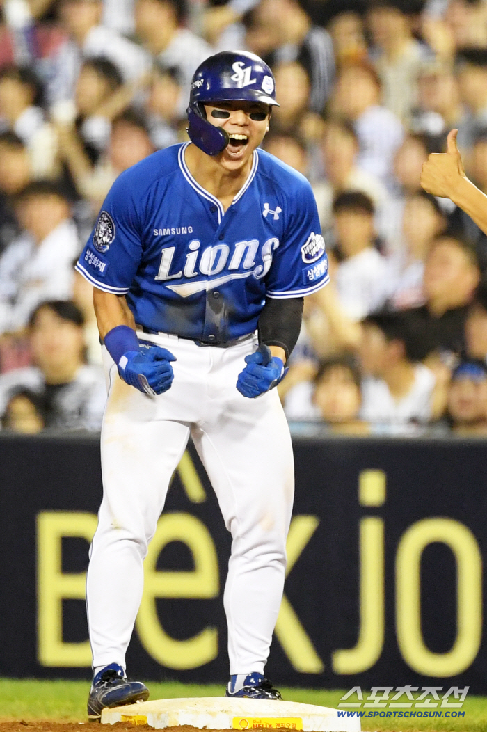  KIM SUNG YOON roars