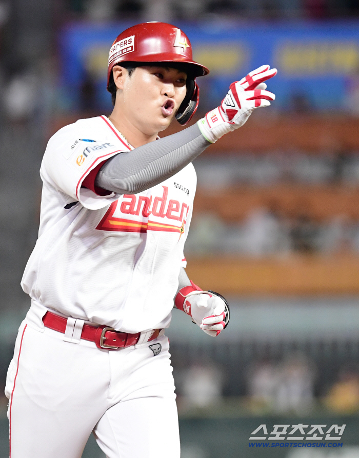  Ko Myung-joon's three-point home run shot chasing under his chin