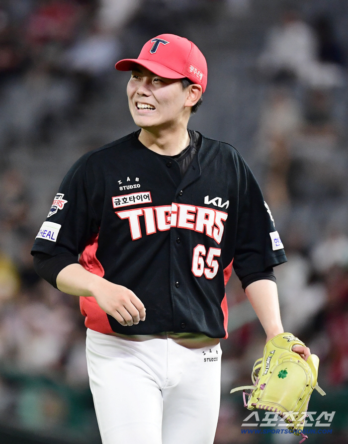  Sung Young-tak finally pitched 2 scoreless innings to stabilize the mound