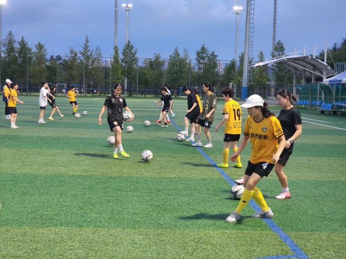 Sejong Sports Toto Women's Soccer Team holds its first soccer class in the second half of the year