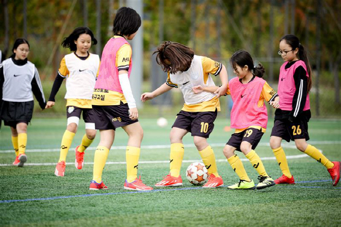 Sejong Sports Toto Women's Soccer Team holds its first soccer class in the second half of the year