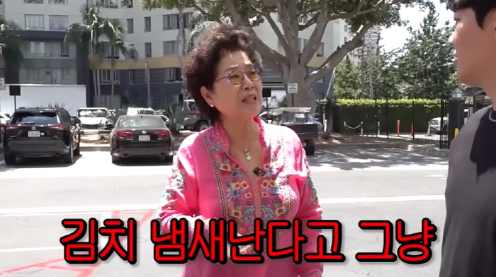 Sunwoo Yong-yeo, you said you smell kimchi and you cursed your fingers...I suffered from racism