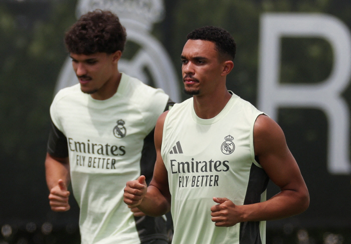 A surprise twist! EPL COMEBACK With Arnold Manchester City Transfer?...Liverpool is upsetting → The reason why he can't start as a realer