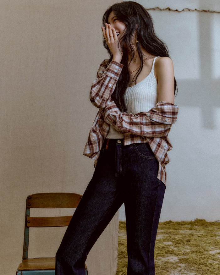 Susie, put your shirt down a little bit..iKON, your first love forever