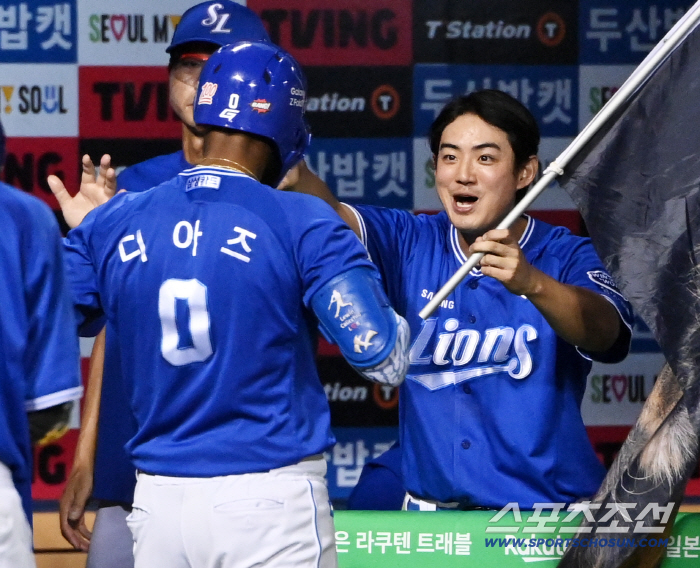Take the lion's flag! The two lions' roars, back-to-back home runs, and Jamsil bee (the Jamsil site)