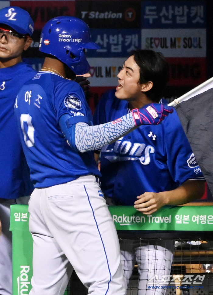 Take the lion's flag! The two lions' roars, back-to-back home runs, and Jamsil bee (the Jamsil site)