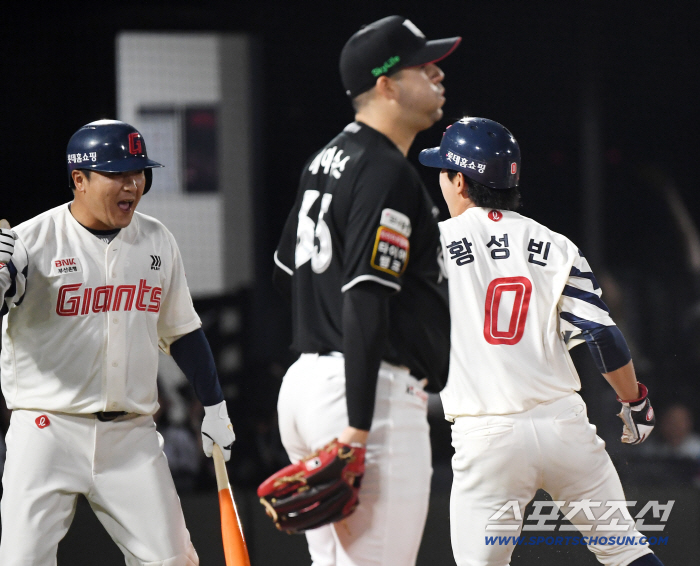 That's why it's evil! Bunt Failed → 3rd base steal with 1 out and 1st and 2nd base…The value of Hwang Sung-bin, who broke the balance of zero, first point in the 6th inning made with his feet