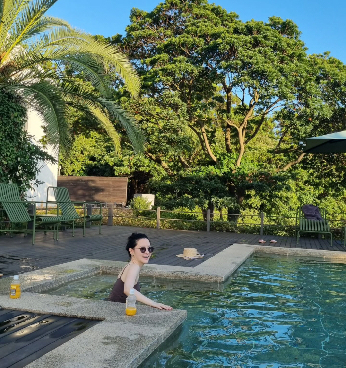 Twin Mother Lee Young-ae, 54-year-old, bold swimsuit...Even with fair skin. 