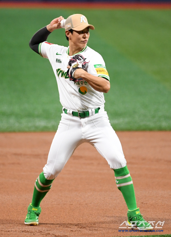 12 billion → 30 billion contracts...I didn't even see Ponce in the ML 11th team