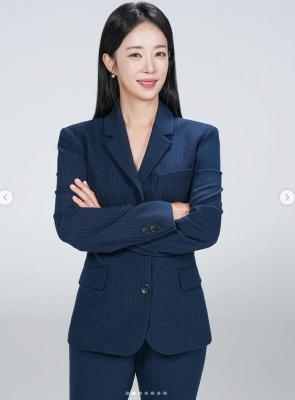 44-year-old Park Eun-young, perfect suit fit for 18 weeks of pregnancy...Long live the correction