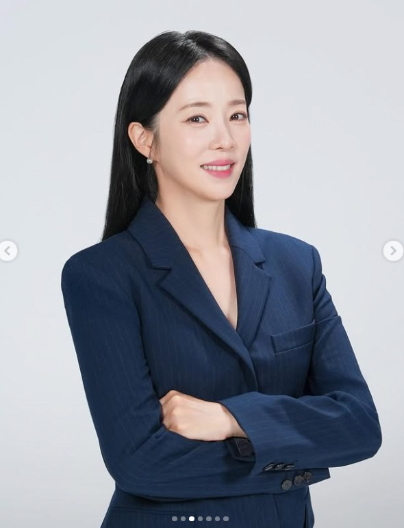 44-year-old Park Eun-young, perfect suit fit for 18 weeks of pregnancy...Long live the correction