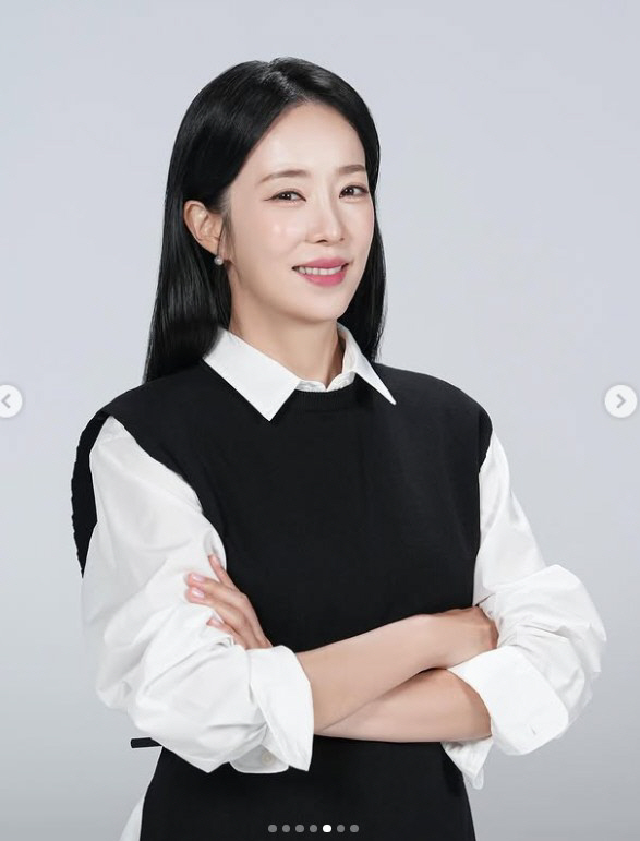 44-year-old Park Eun-young, perfect suit fit for 18 weeks of pregnancy...Long live the correction