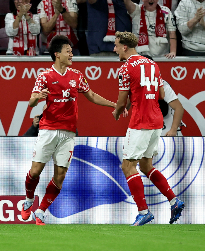 Dreams Come True Lee Jae-sung, 33, made his debut goal in the European competition...It's easier to head with your forehead even with facial injuries →
