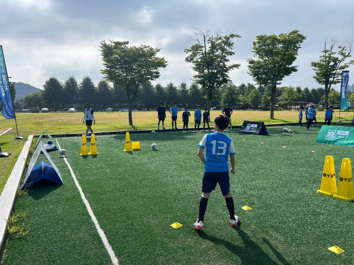 The first fruit of the KFA Challenge! GK from Park Hang-seo Academy, Vietnam's youngest professional team to sign