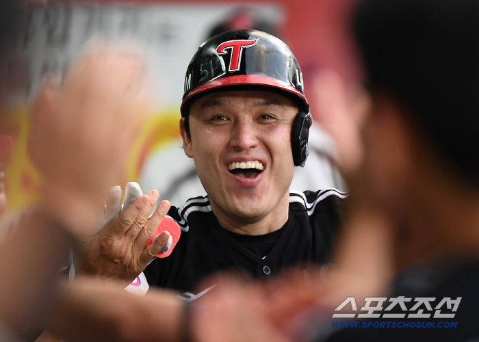 If you get hit, it's a long shot. a frightening ten-hundred-and-a-half ride. The main catcher of the No. 1 team, who hit a come-from-behind double and stole twice. I want to erase the winning magic number