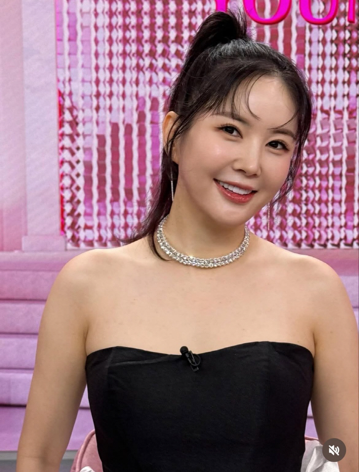 Jang Young-ran, what's wrong with your face? This is a live-action version of Barbie