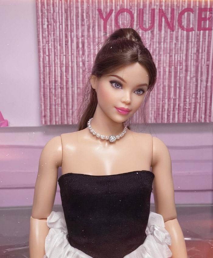 Jang Young-ran, what's wrong with your face? This is a live-action version of Barbie