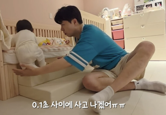 Park Soo-hong's daughter, Jae-yi, is dizzying to climb the stairs..If you let your guard down for just 0.1 second, you're worried about an accident