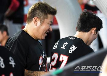  Choi Hyung-woo happy with Kim Ho-ryeong's home run
