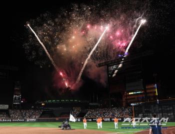  Fireworks show at Hanwha Cleaning Time