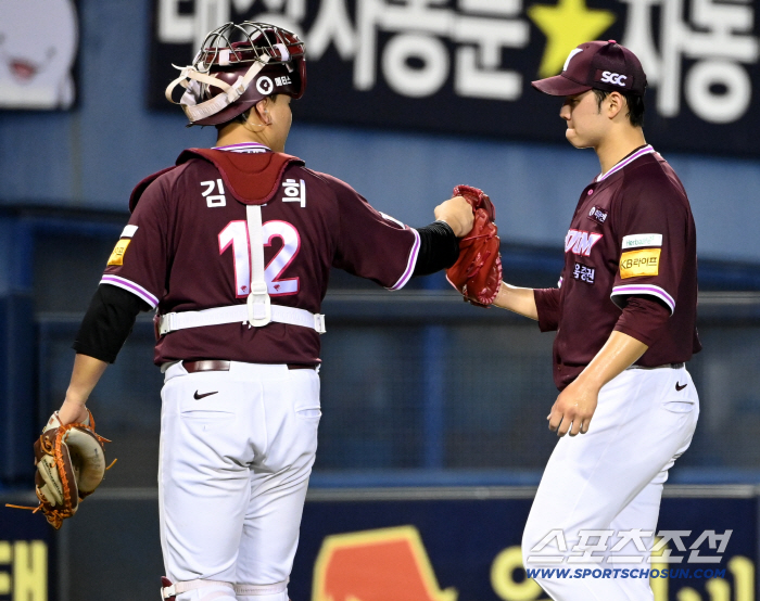  Jung Hyun-woo and Kim Gun-hee blocked the bottom of the fourth inning well