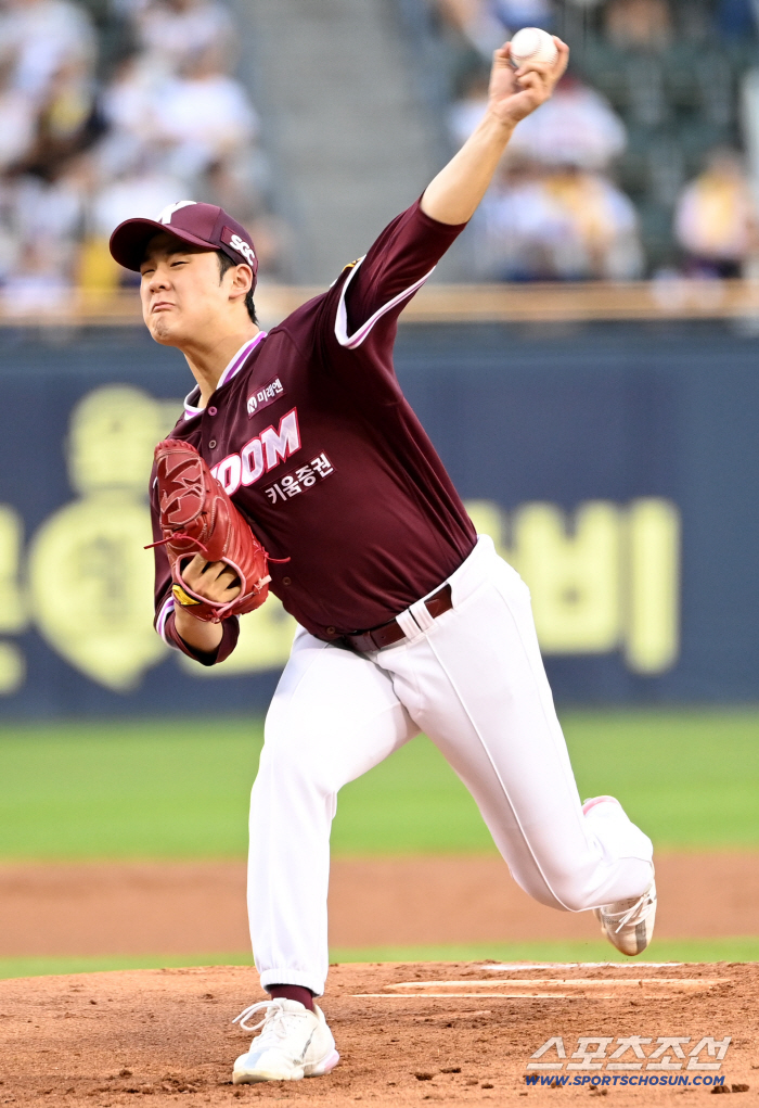  Kiwoom starter Jung Hyun-woo's hard throw