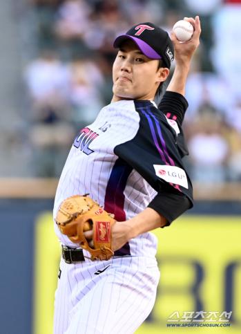  LG starter Lim Chan-kyu's hard throw