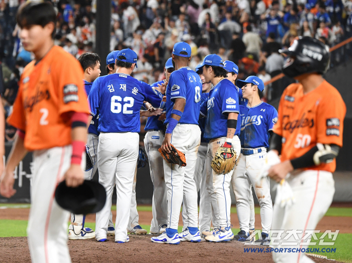  Samsung celebrates victory