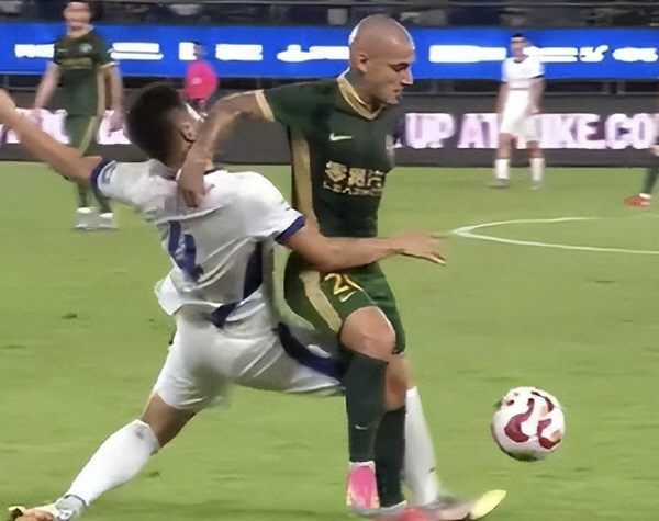 The points were stolen Chinese soccer is also suffering from misjudgment, wrong goal recognition, and wrong VAR